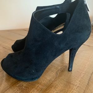 DKNY BLACK OPEN TOE PLATFORM HEELS